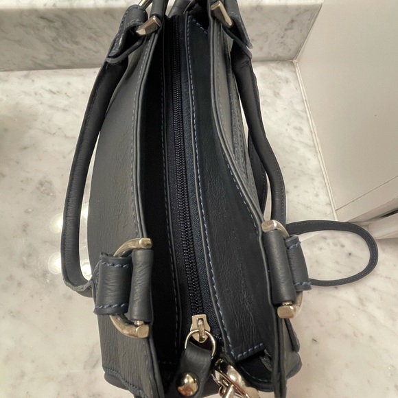 Danilo’s leather satchel - Picture 8 of 11